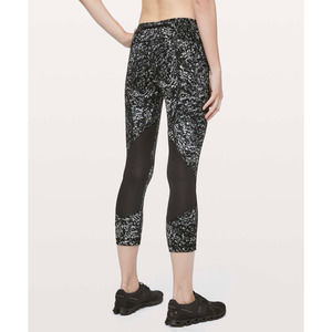 Lululemon Pace Rival Crop in Achromatize Ice Grey Black Size 2‎